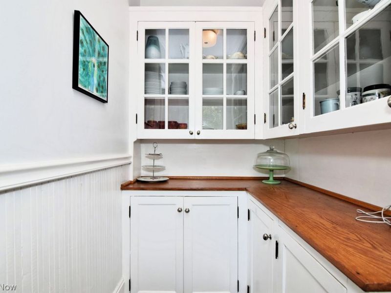 2868 Lee Road , Shaker Heights, OH 44120 Photo 6