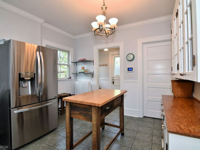 2868 Lee Road , Shaker Heights, OH 44120 Photo 8