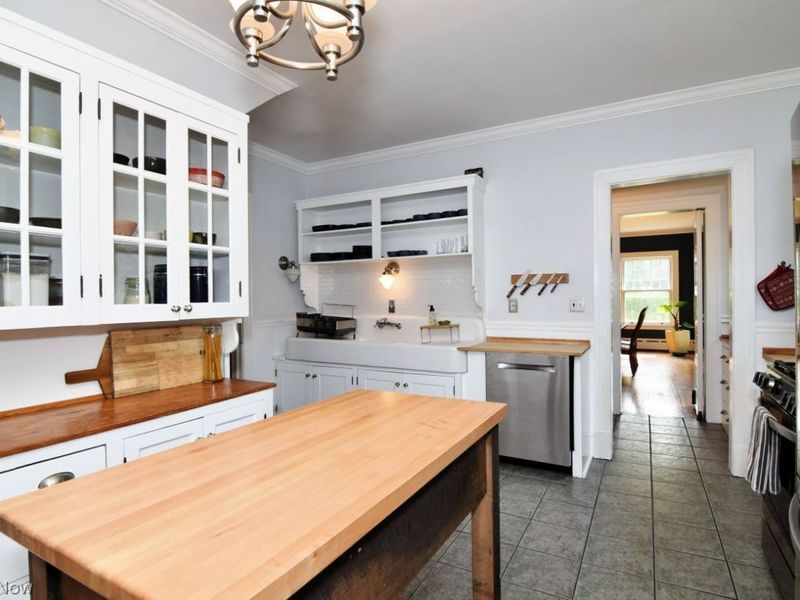 2868 Lee Road , Shaker Heights, OH 44120 Photo 9