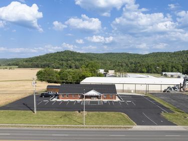 1104 N Main Street, Monticello, KY 42633