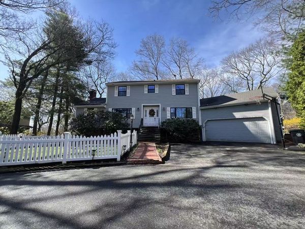 2 Blueberry Hill Ln, Arlington, MA 02474