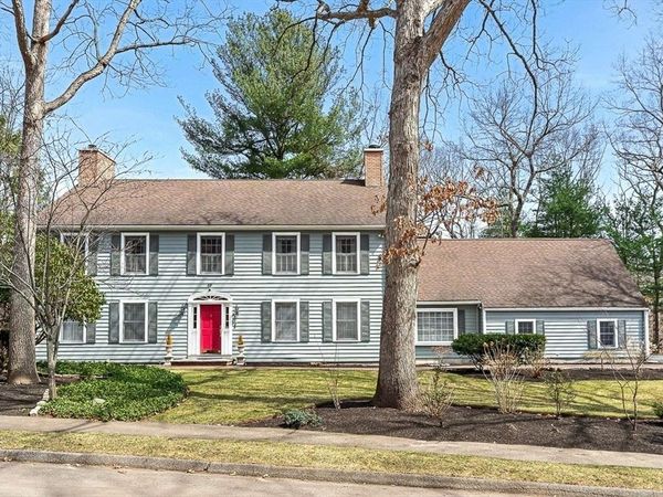 2 Liberty Ln, Lynnfield, MA 01940