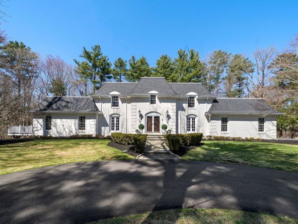 286 Mayflower Cir, Hanover, MA 02339