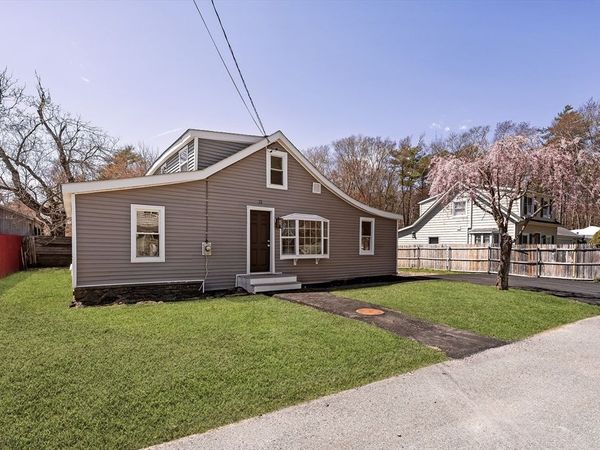 21 Evergreen Street, Dartmouth, MA 02747
