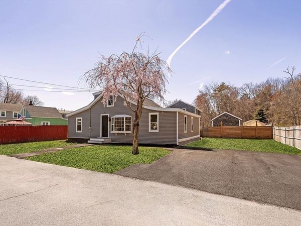 21 Evergreen Street, Dartmouth, MA 02747