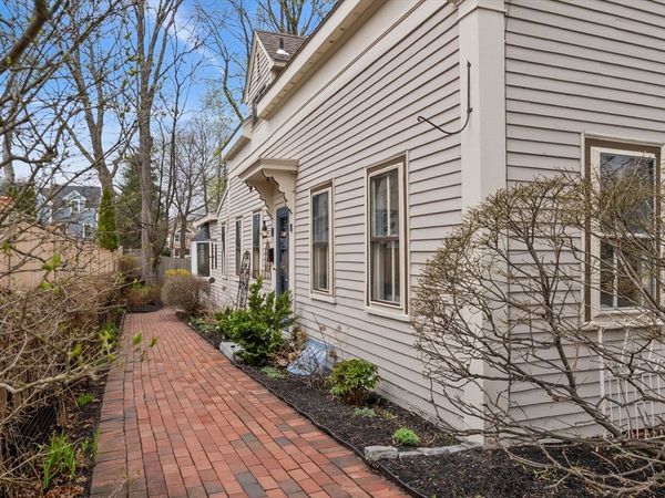 8 California St, Newburyport, MA 01950