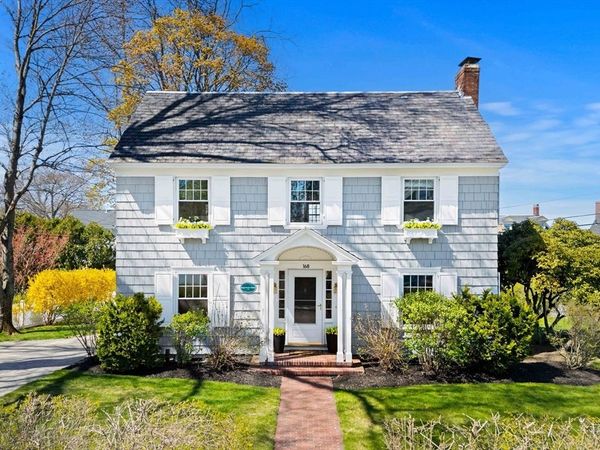 168 Hovey St, Lowell, MA 01852