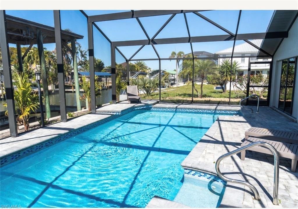 323 Washington Ct, Fort Myers Beach, FL 33931 Photo