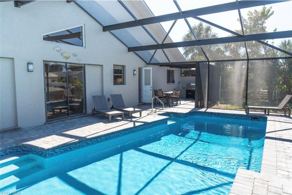 323 Washington Ct, Fort Myers Beach, FL 33931 Photo