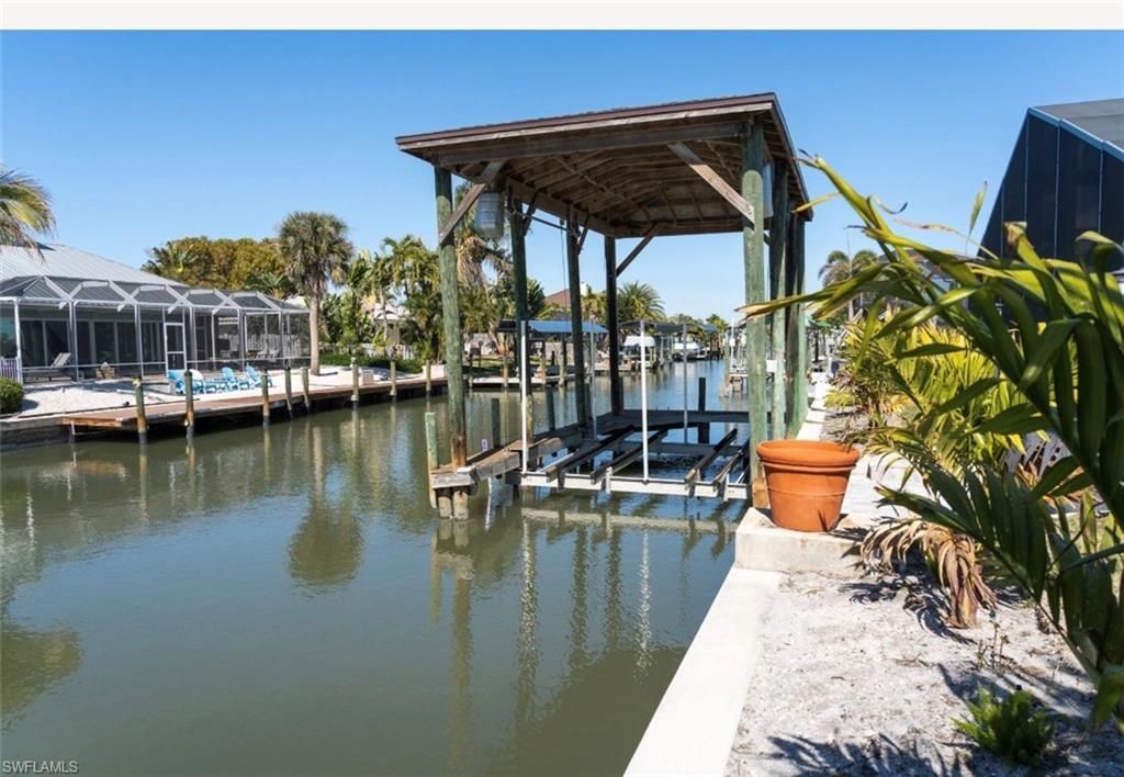 323 Washington Ct, Fort Myers Beach, FL 33931 Photo