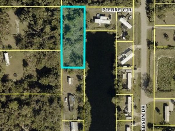 7604 Pierre CIR , NORTH FORT MYERS, FL 33917