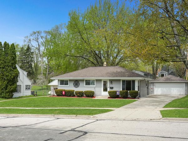 318 Dodie DRIVE, Waukesha, WI 53189