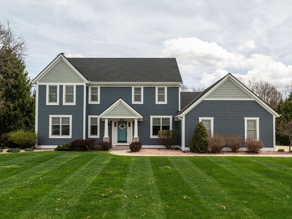 612 Hunters Crossing S, Slinger, WI 53086