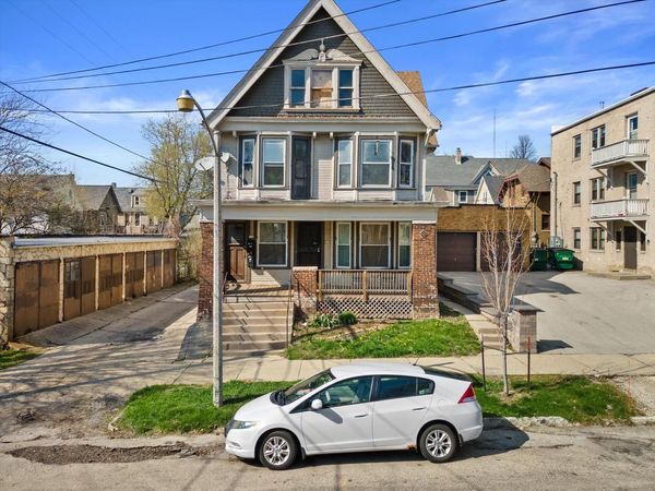 518 Lloyd STREET, Unit 520, Milwaukee, WI 53212