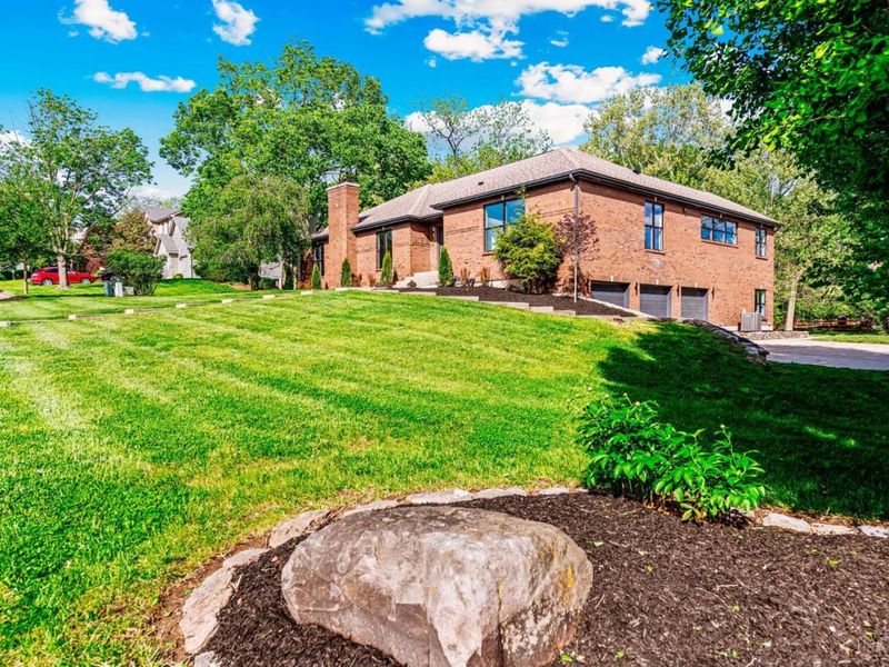 5960 Eaglet Drive, West Chester, OH 45069 Photo 2