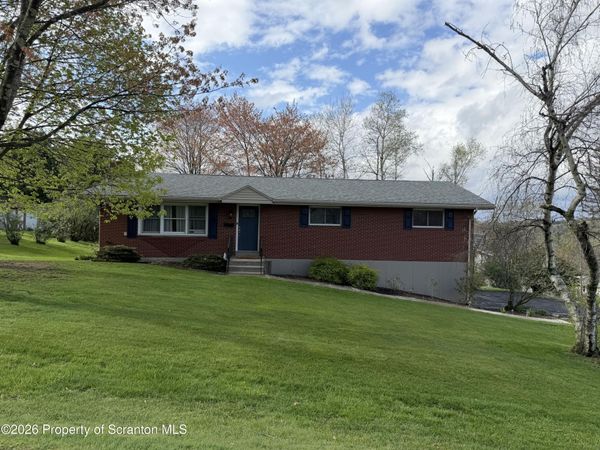 402 Tulip Circle, Clarks Summit, PA 18411