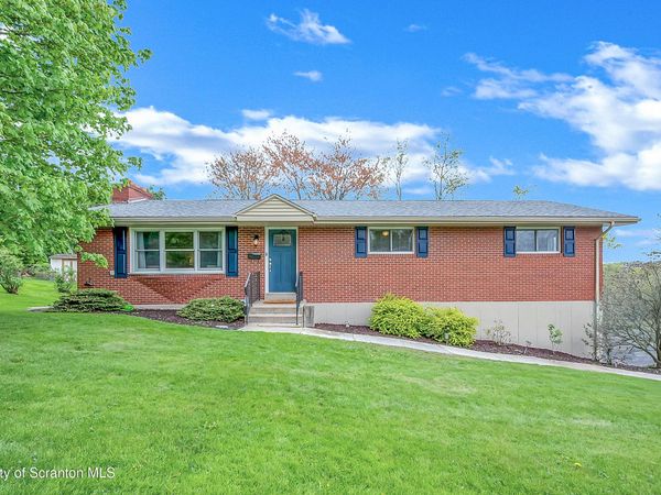 402 Tulip Circle, Clarks Summit, PA 18411
