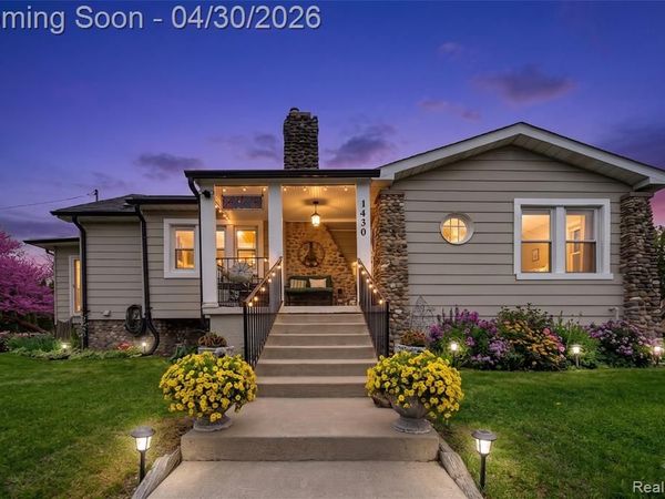 1430 Benvenue Street, Sylvan Lake, MI 48320