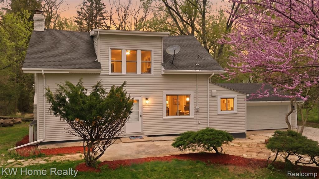 21266 W 9 Mile Road, Southfield, MI 48075 Main Photo