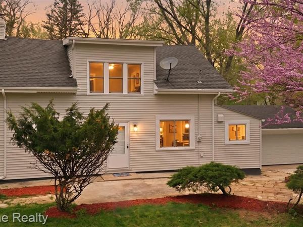 21266 W 9 Mile Road, Southfield, MI 48075