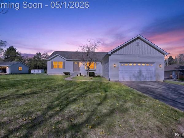 9074 Hamburg Road, Hamburg Twp, MI 48116