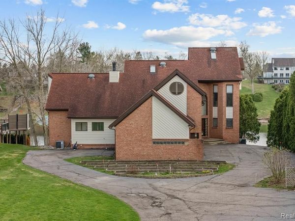 10785 Oxbow Lakeshore Drive, White Lake Twp, MI 48386