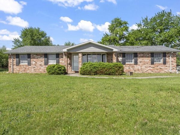 9967 N County Road 800 Road, Daleville, IN 47334