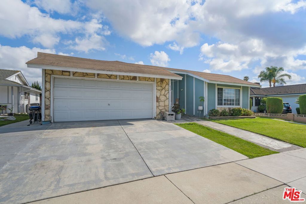 424 E Moorehaven Drive, Carson, CA 90746 Main Photo