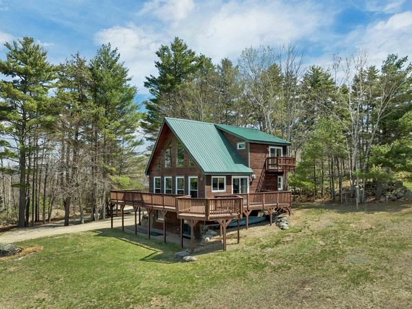 59 Effingham Road, Ossipee, NH 03864