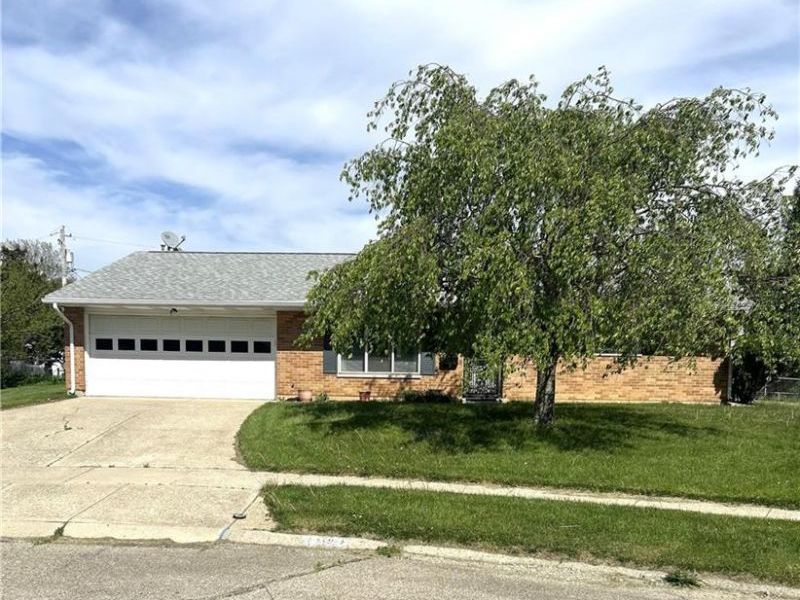 1990 Herky Place, Fairborn, OH 45324 Photo 2