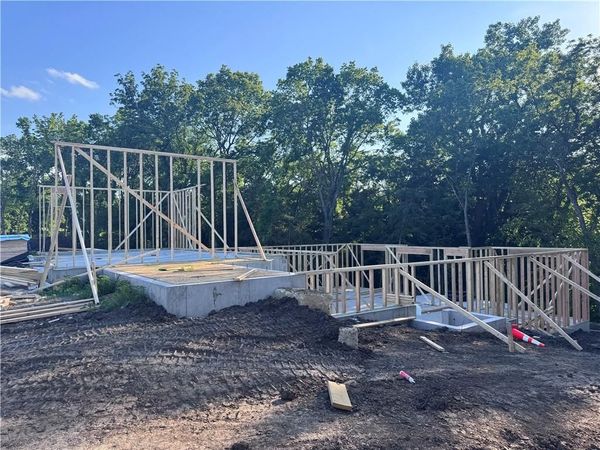 8646 Eagle Creek Drive, De Soto, KS 66018