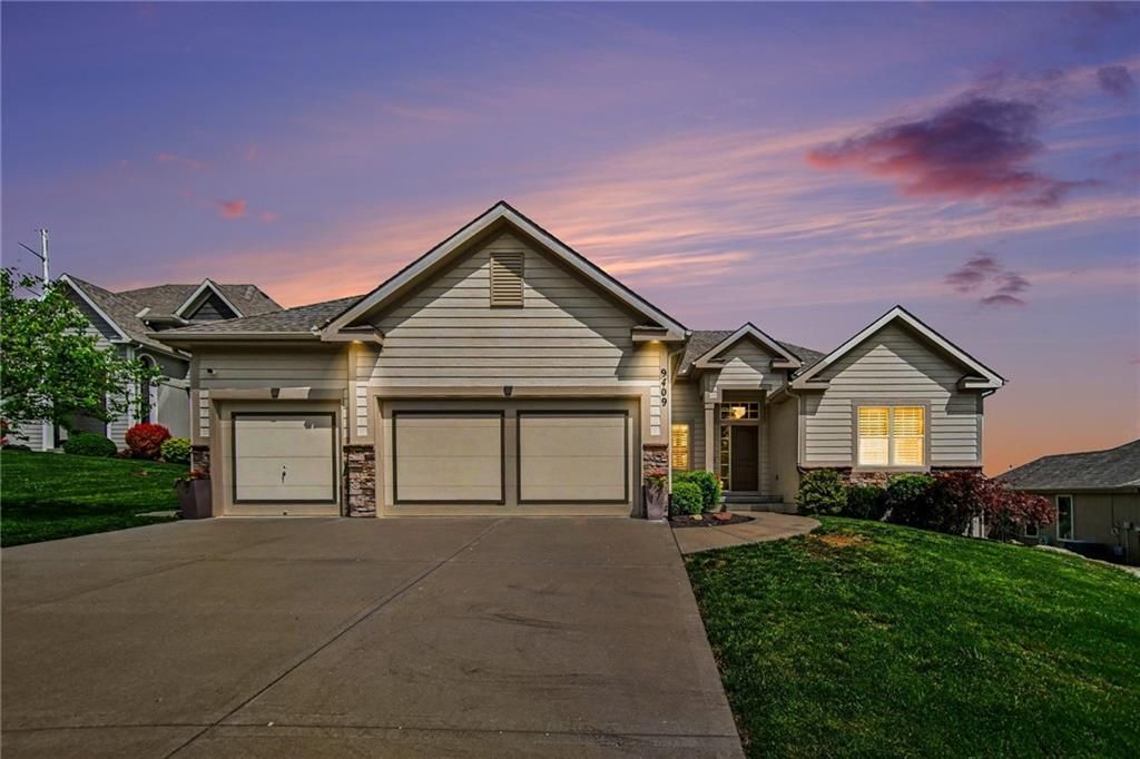 9409 N Wayne Court, Kansas City, MO 64155 Main Photo