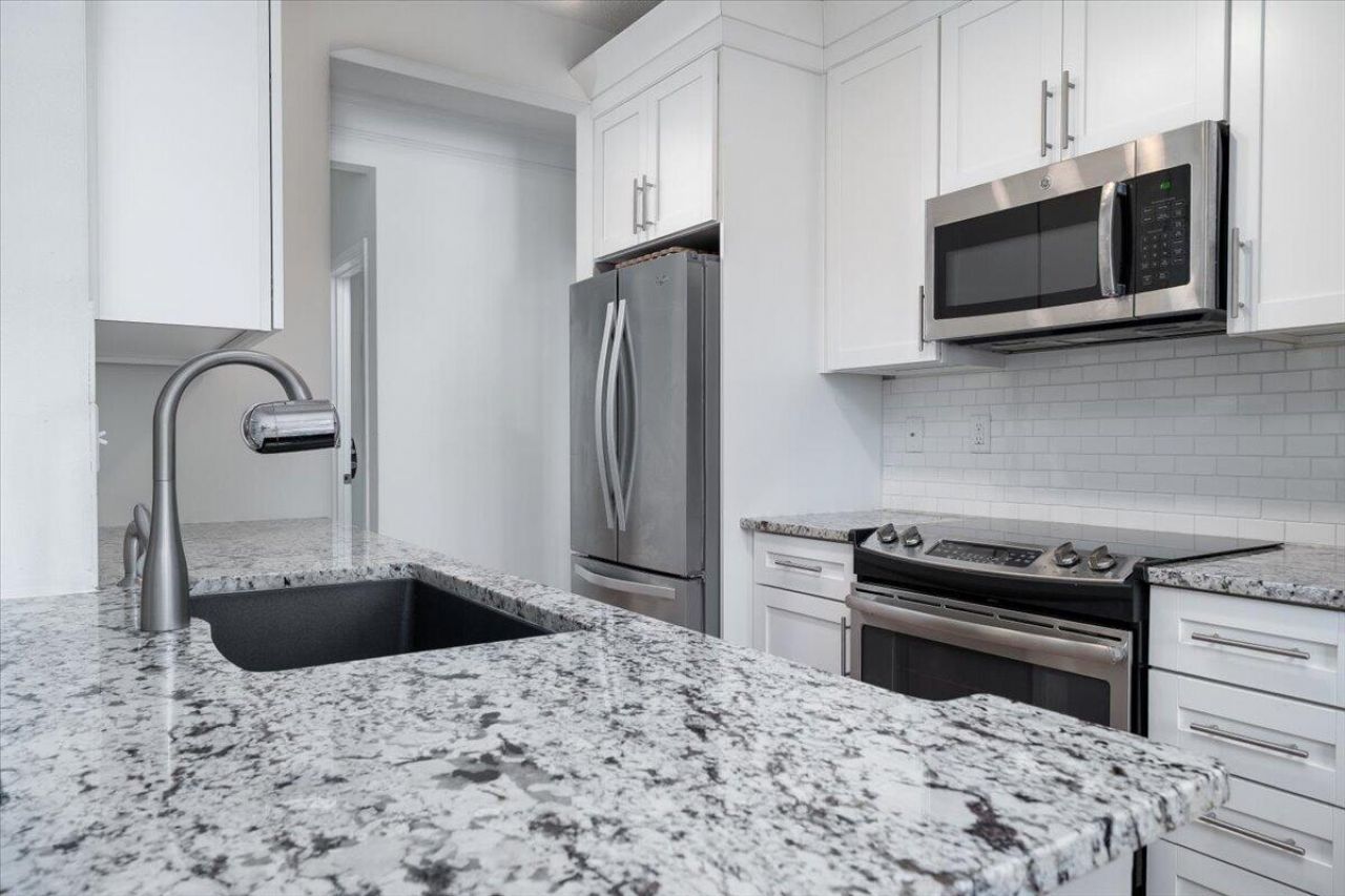 1824 Chatelain Way Photo 10