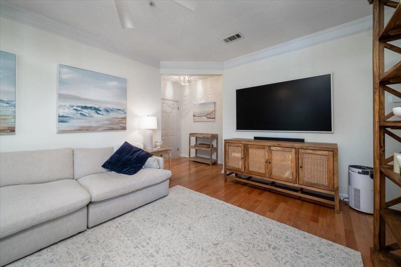 1824 Chatelain Way Photo 6