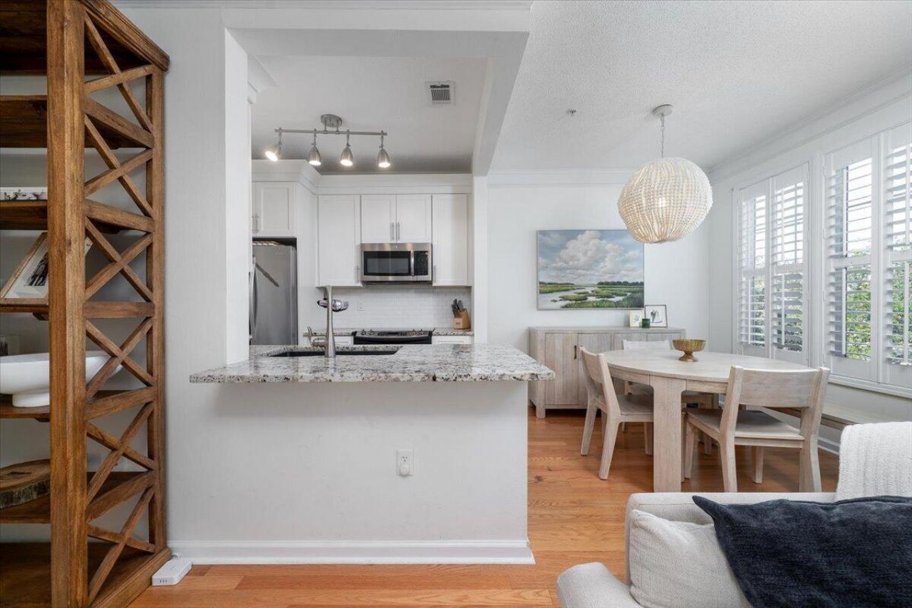 1824 Chatelain Way Photo 7