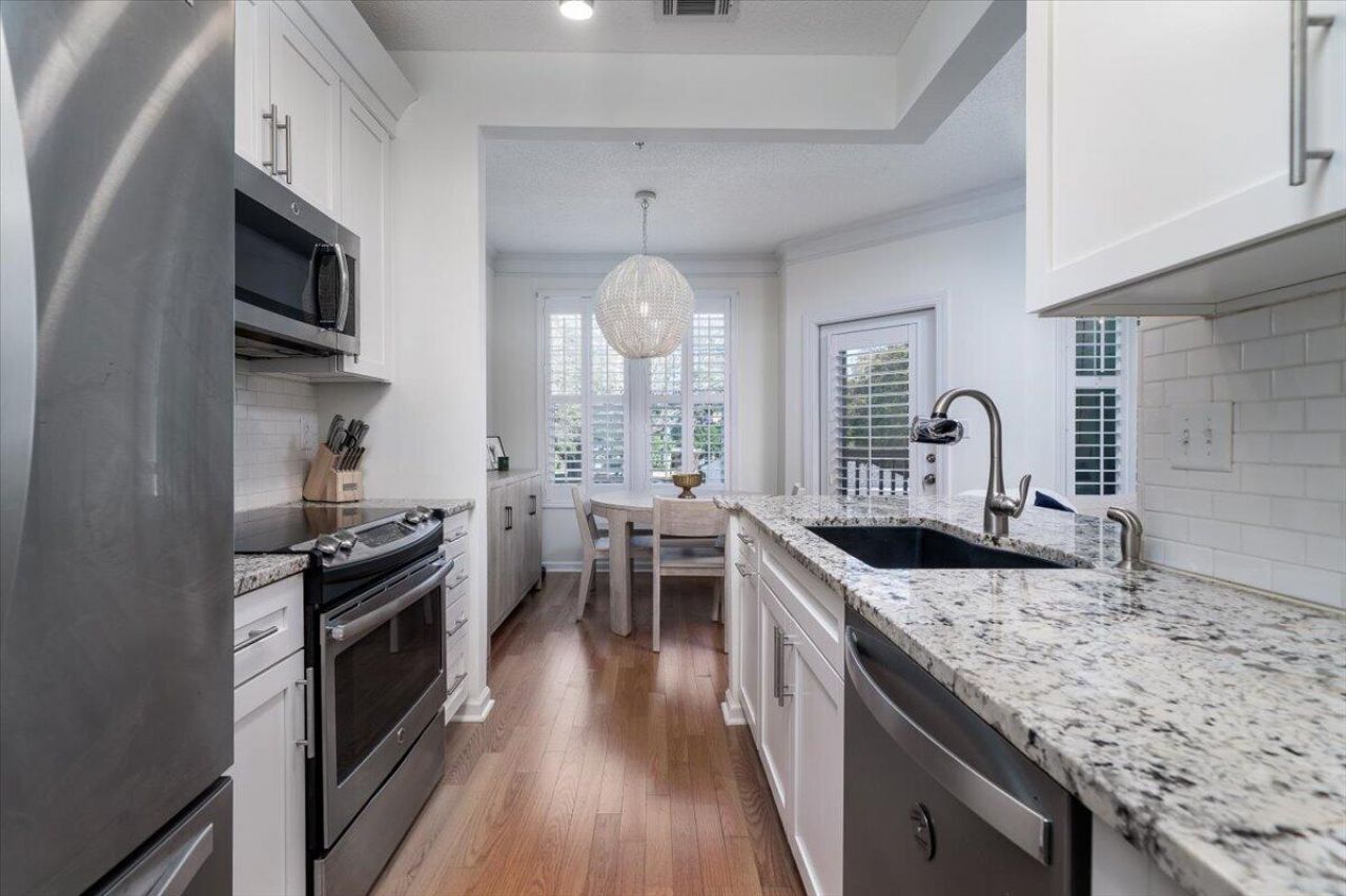 1824 Chatelain Way Photo 9