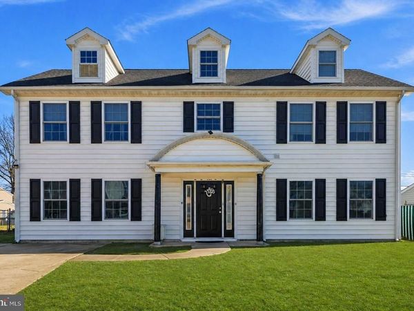 32 RUSTLEAF LANE , LEVITTOWN, PA 19055