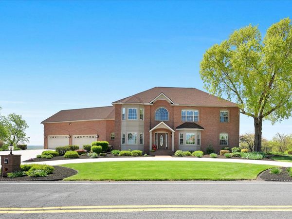 111 MOUNTAIN VIEW DRIVE, ETTERS, PA 17319