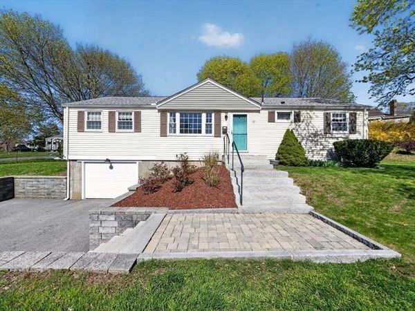 72 Ledgebrook Rd, Weymouth, MA 02190