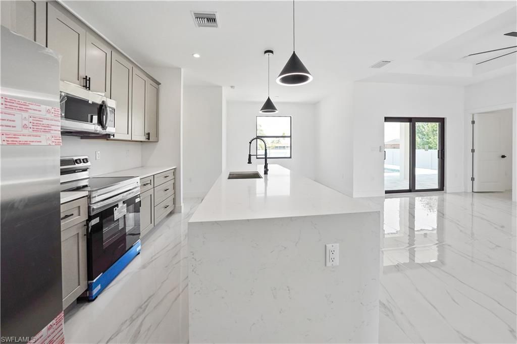 2511 NW 7th St , Cape Coral, FL 33993 Photo