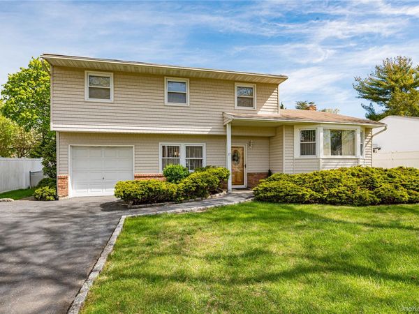 17 Wentworth Drive , Dix Hills, NY 11746