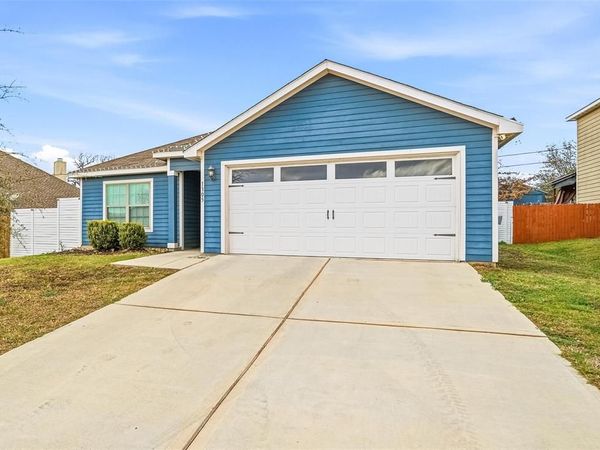 1305 Eagle Lake Drive , Azle, TX 76020