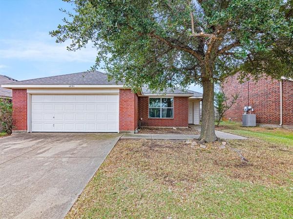 1201 Vicksburg Drive, Ennis, TX 75119