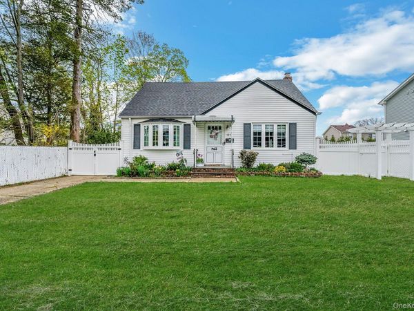 147 Ontario Avenue , Massapequa, NY 11758