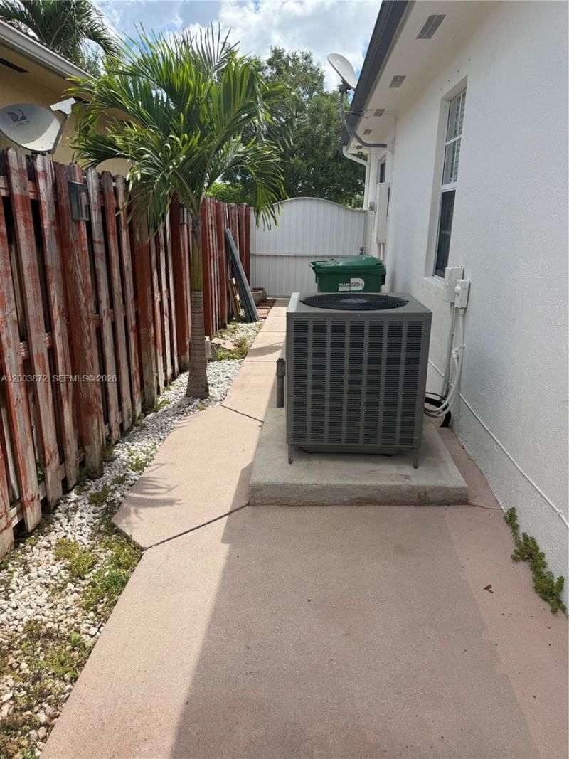 17460 NW 89th Ave, Hialeah, FL 33018 Photo