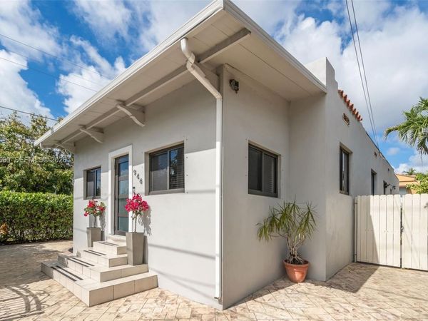944 SW 10th Avenue , Miami, FL 33130