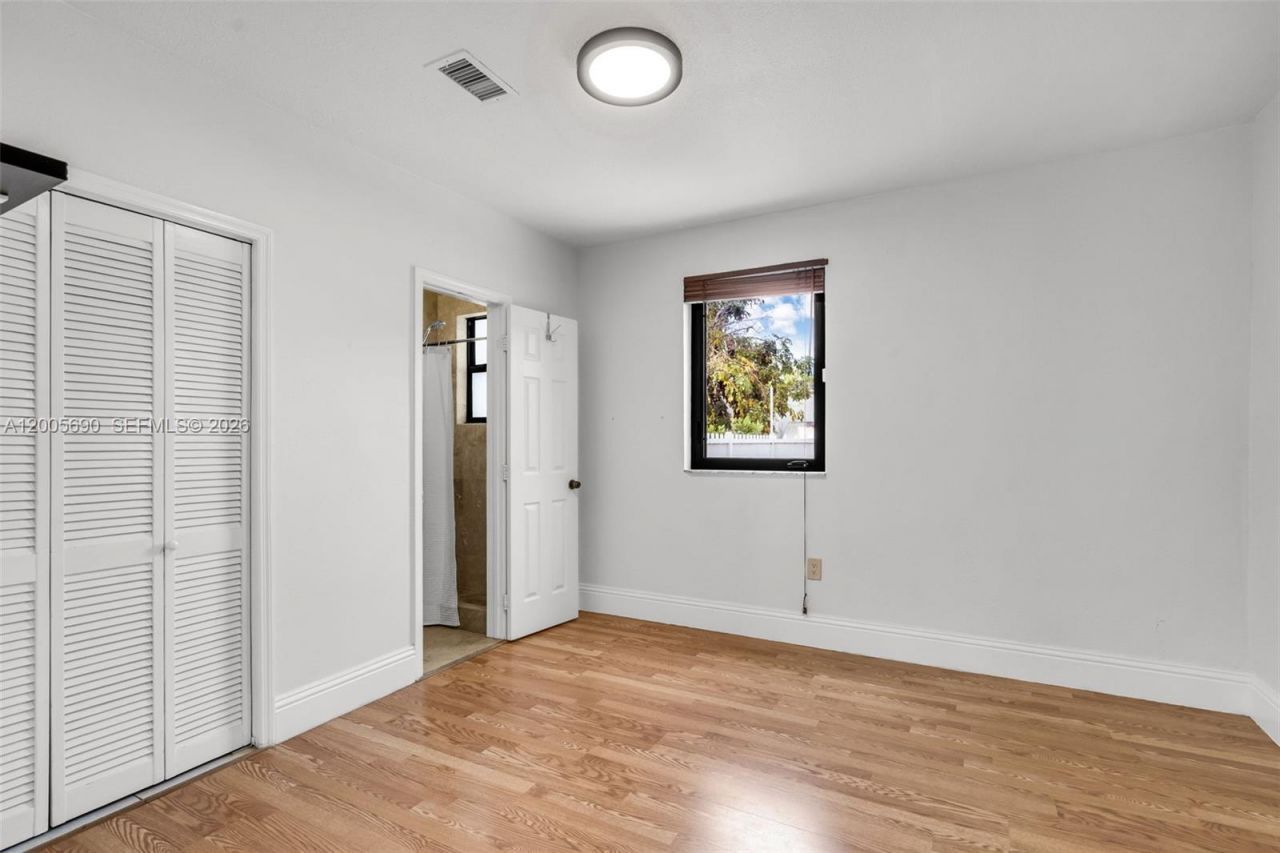 944 SW 10th Avenue , Miami, FL 33130 Photo