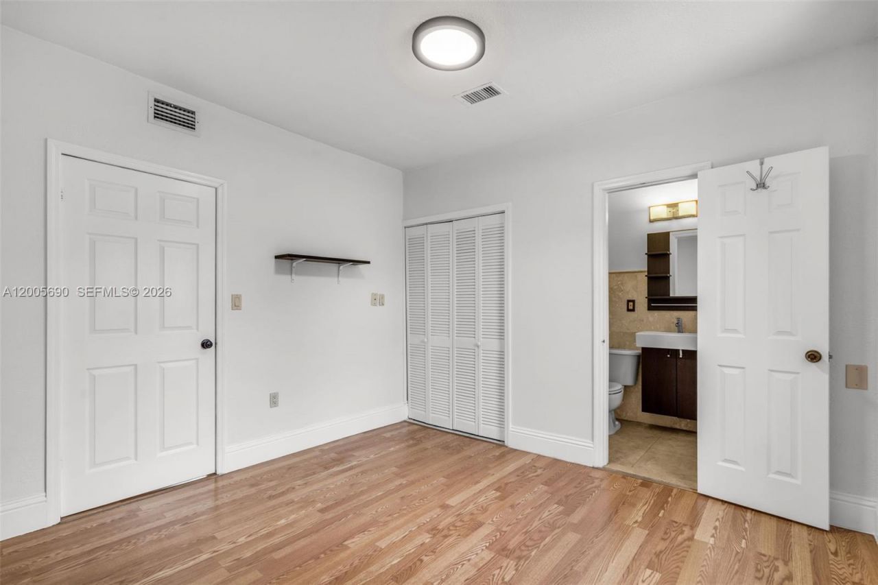 944 SW 10th Avenue , Miami, FL 33130 Photo