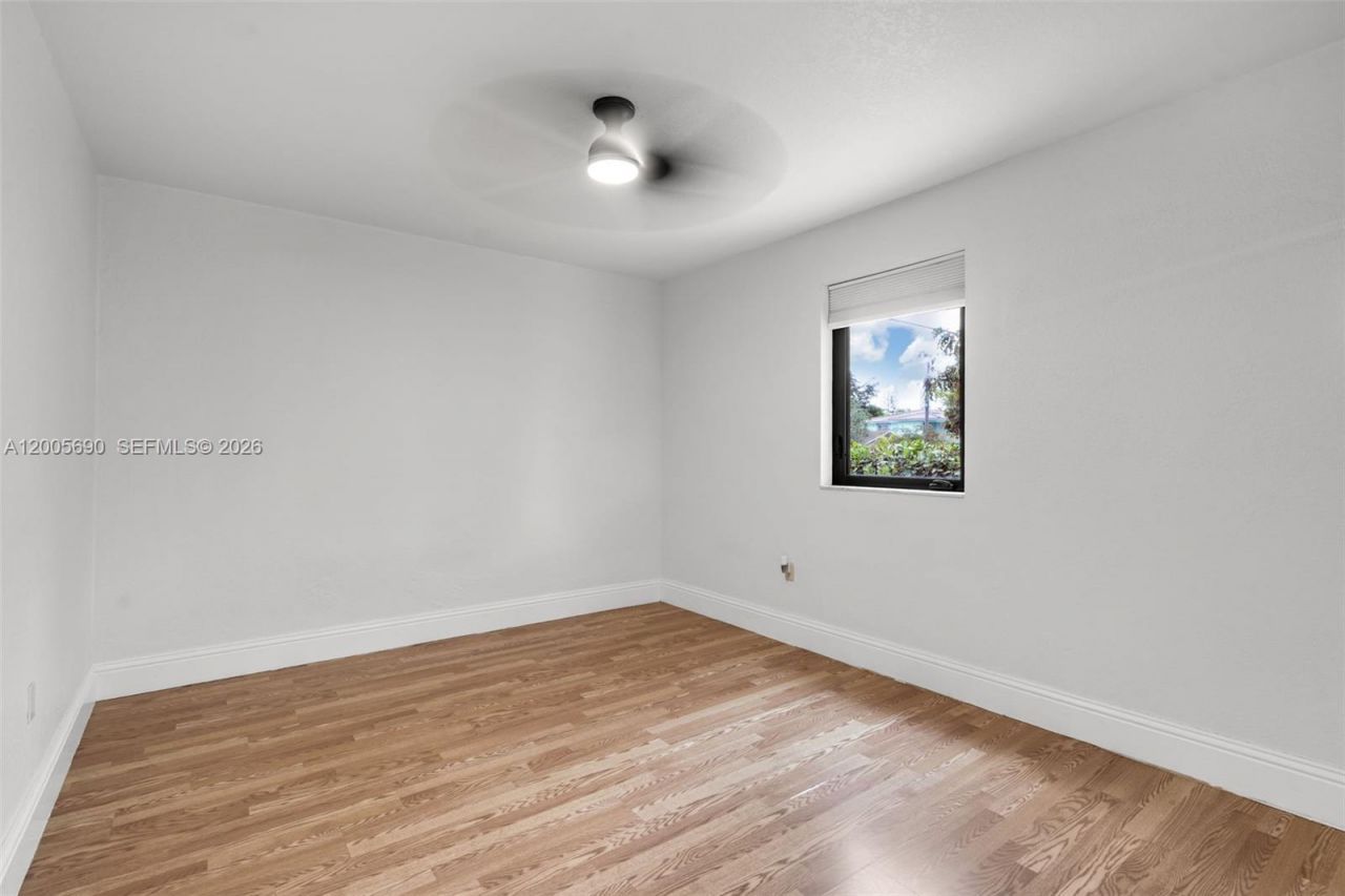 944 SW 10th Avenue , Miami, FL 33130 Photo