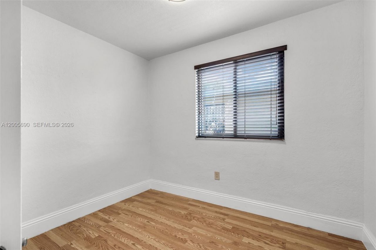 944 SW 10th Avenue , Miami, FL 33130 Photo